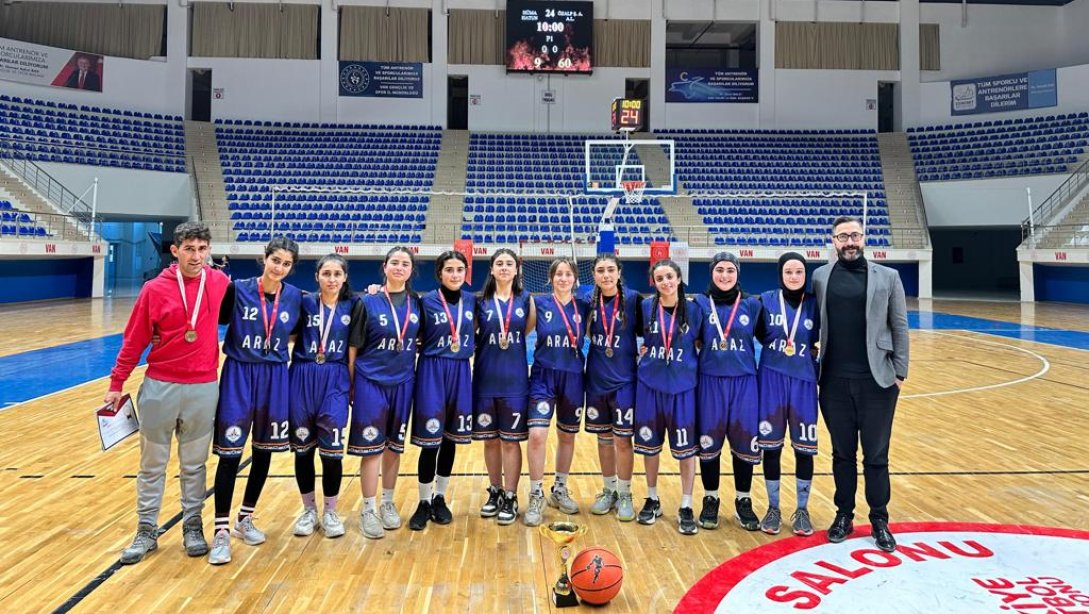 Spor Van Projesi Kapsamında Düzenlenen Basketbol Turnuvasında Şehit Abdulhalık Araz Anadolu Lisemiz İl Birincisi Olmuştur.